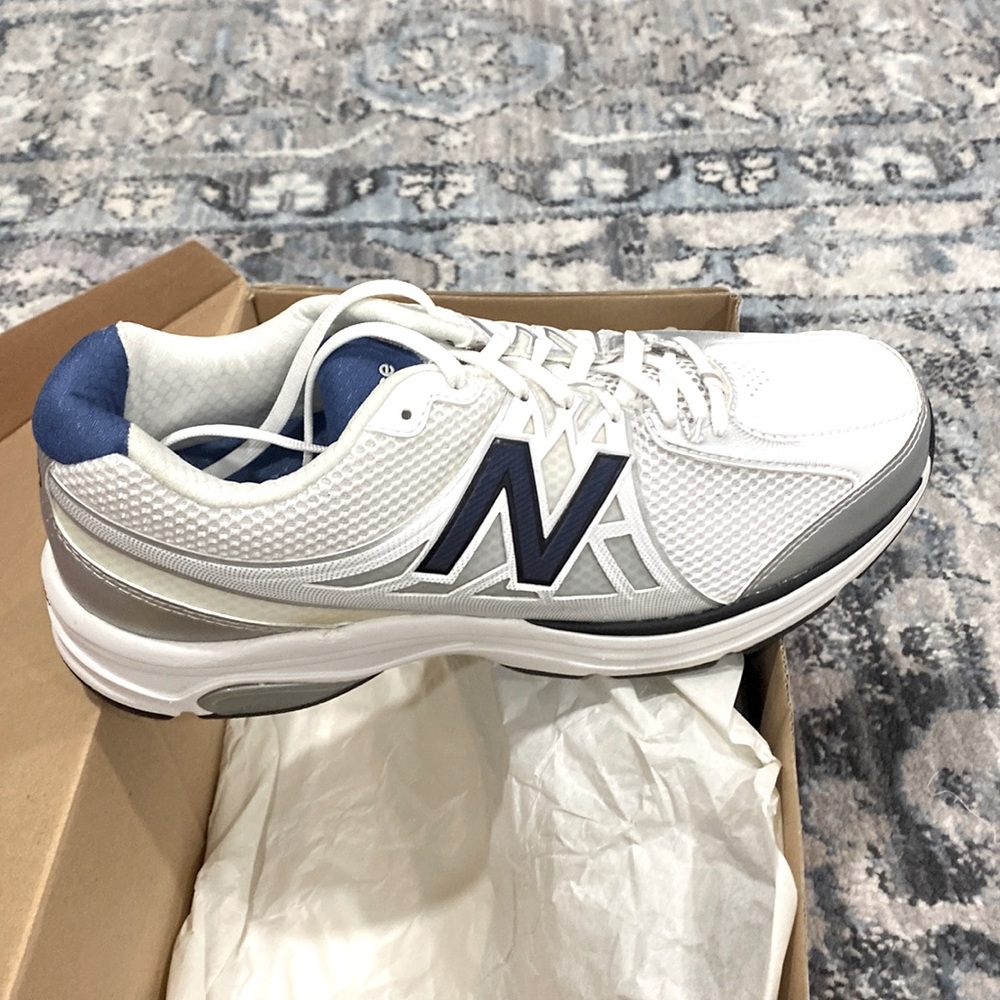 Mens Snickers Walking size 8 MW847WT2